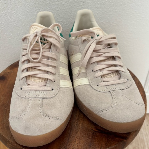Adidas Gazelle Size 8.5 women’s in Suede Beige and Green - Picture 7 of 8